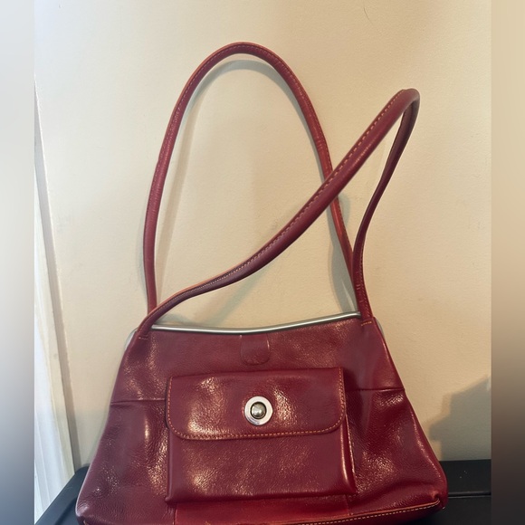 Wilson’s Leather Pelle Studios Red Genuine Leather Shoulder Bag Hobo Stiff Y2K - Picture 1 of 7